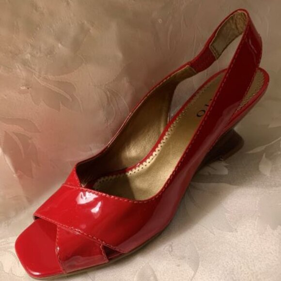1/3 off! Franco Sarto Red "Stacked Heel" Sandals 8M - Picture 1 of 7